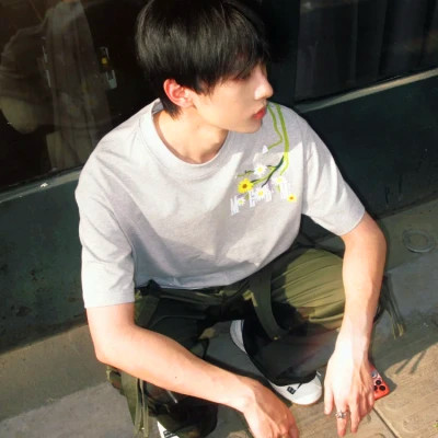 2025最新潮男头像