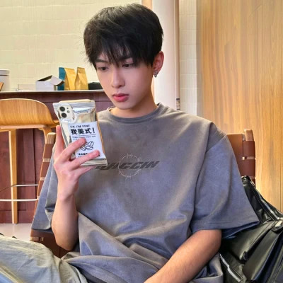 2025最新男生头像图片