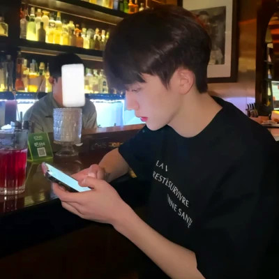 2025最具收藏价值男生头像图片