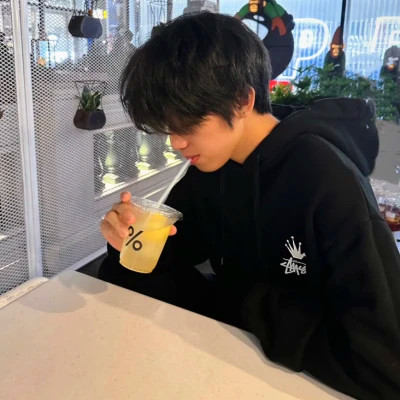 2025年最火微信男生头像
