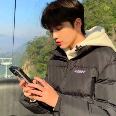 2025年最受欢迎的男生头像图片