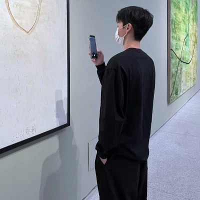 2025年最具前瞻性的男生头像图片
