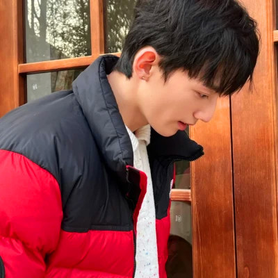2025年最具前瞻性的男生头像图片