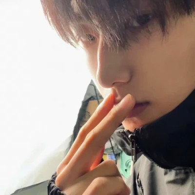 2025年最火的男生头像