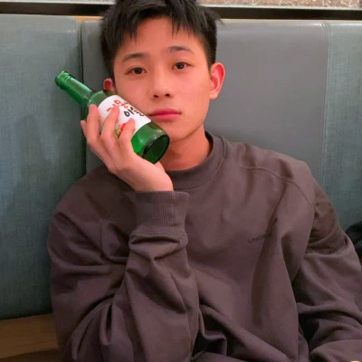 2025年最火的男生头像