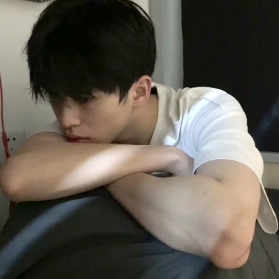 2025年最特别的男生头像