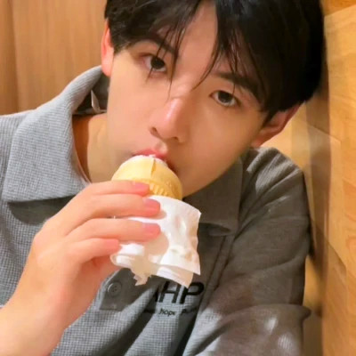 2025年最吸睛的男生头像