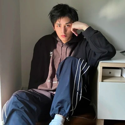 超级好看的2025微信男生头像
