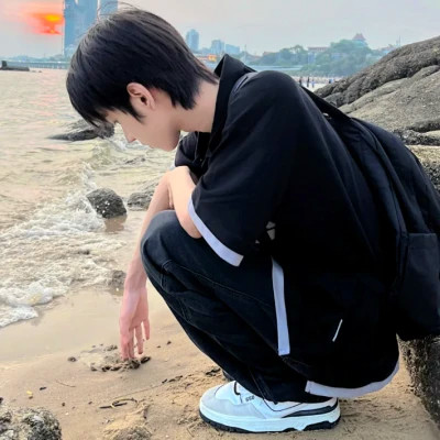 超酷的2025微信男生头像