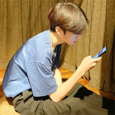 2025最新款充满活力的男生头像图片