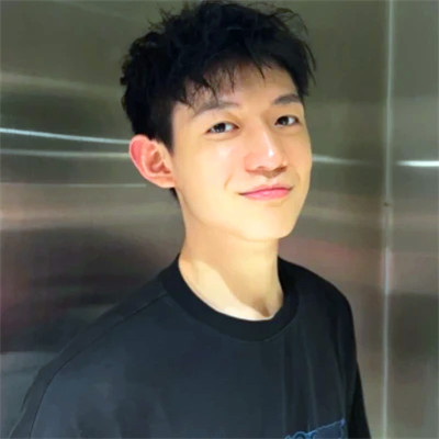 2025最新款充满活力的男生头像图片