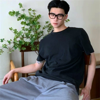 2025最新款充满活力的男生头像图片