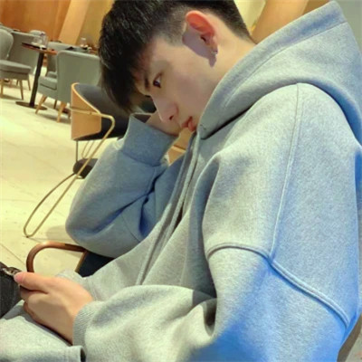 2025最新款充满活力的男生头像图片