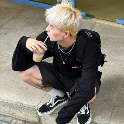 超级酷炫的2025微信男生头像