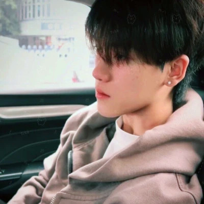 独一无二的2025男生头像
