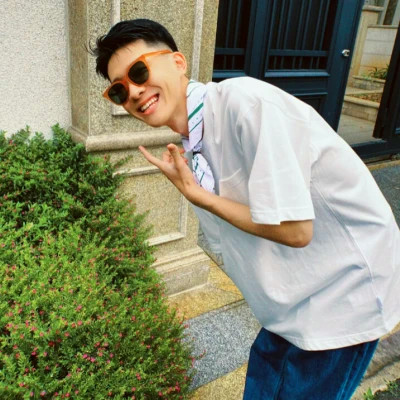 2025年最火爆的微信头像男