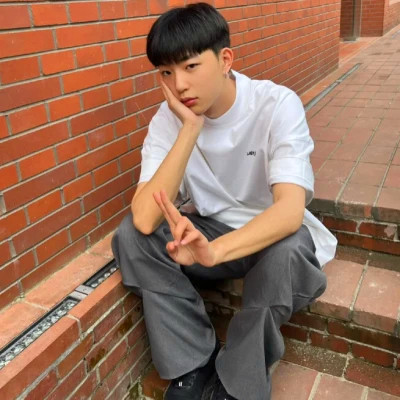 2025年最新版最帅微信头像男