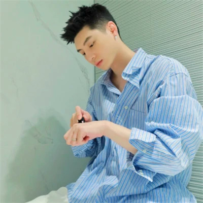2025年新款惊艳的微信头像男