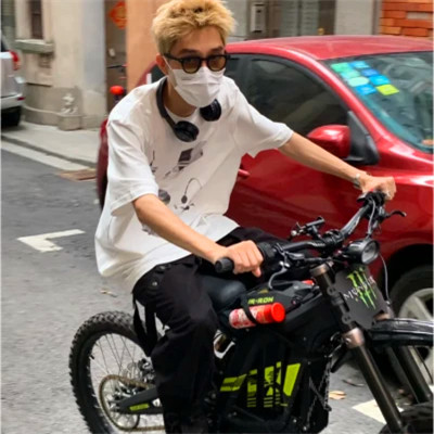 最酷炫的2025男生微信头像