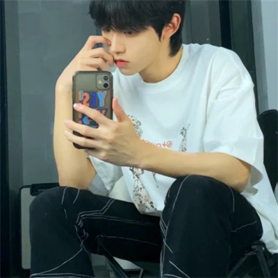 与众不同的超帅男生头像