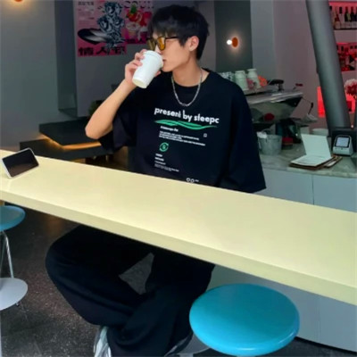 超惊艳真人男生头像