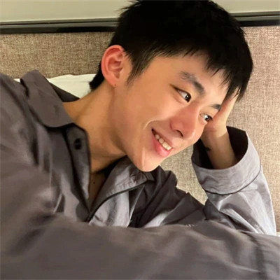 超惊艳真人男生头像