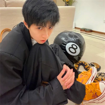 2025最热门的微信男生头像