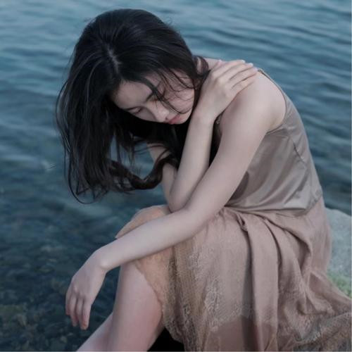 2025最新款女生微信头像图片