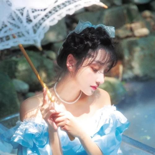 2025最新款女生微信头像图片