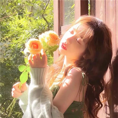 微信头像拿花的女孩