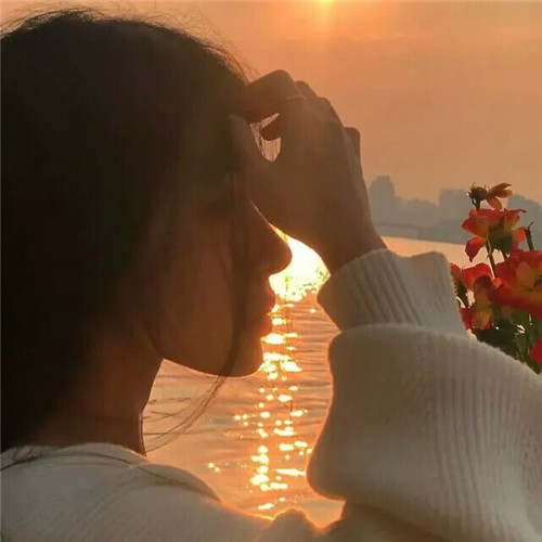 微信头像拿花的女孩
