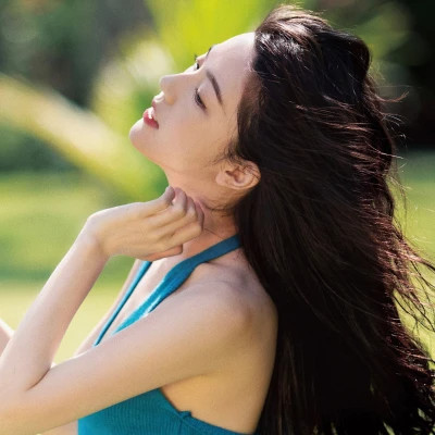 风情万种的小清新干净女生头像