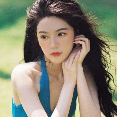 风情万种的小清新干净女生头像