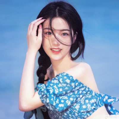 风情万种的小清新干净女生头像