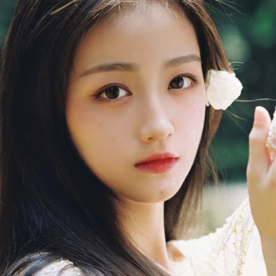 风情万种的小清新干净女生头像