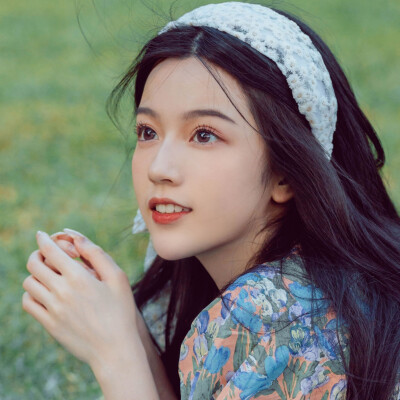 风情万种的小清新干净女生头像