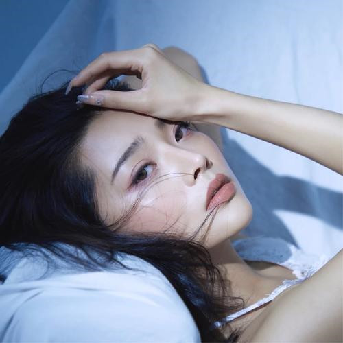 被伤透了心失望的头像女