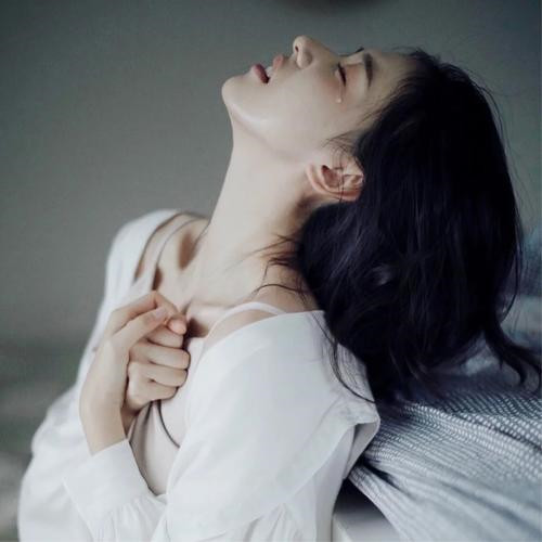 被伤透了心失望的头像女
