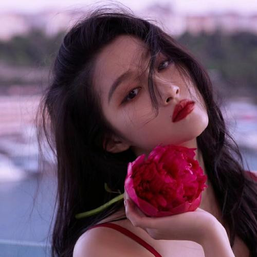 被伤透了心失望的头像女