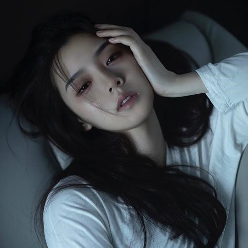 被伤透了心失望的头像女