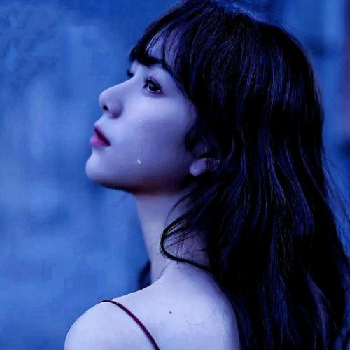 女生头像伤感流泪图片