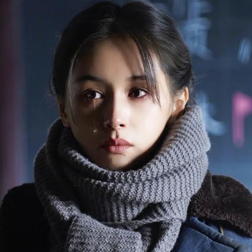 女生头像伤感流泪图片