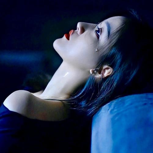 女生头像伤感流泪图片