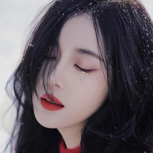 女生头像伤感流泪图片