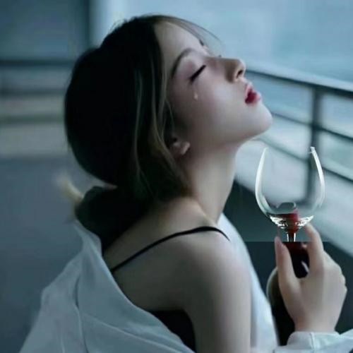 女生头像伤感流泪图片