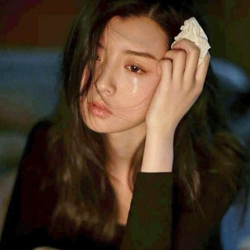 女生头像伤感流泪图片