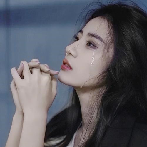 女生头像伤感流泪图片