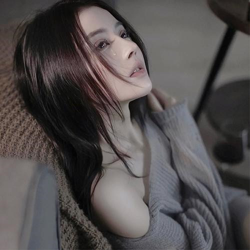 女生头像伤感流泪图片