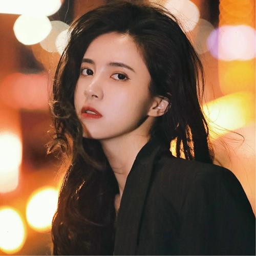 2025孤独照片女生头像