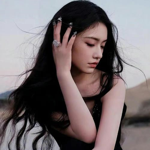 2025孤独照片女生头像